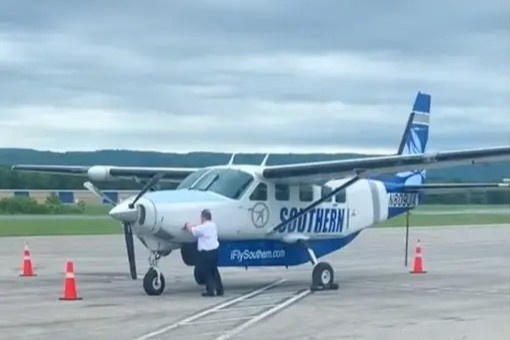 San bay nho nhat nuoc My bat ngo noi tieng hinh anh