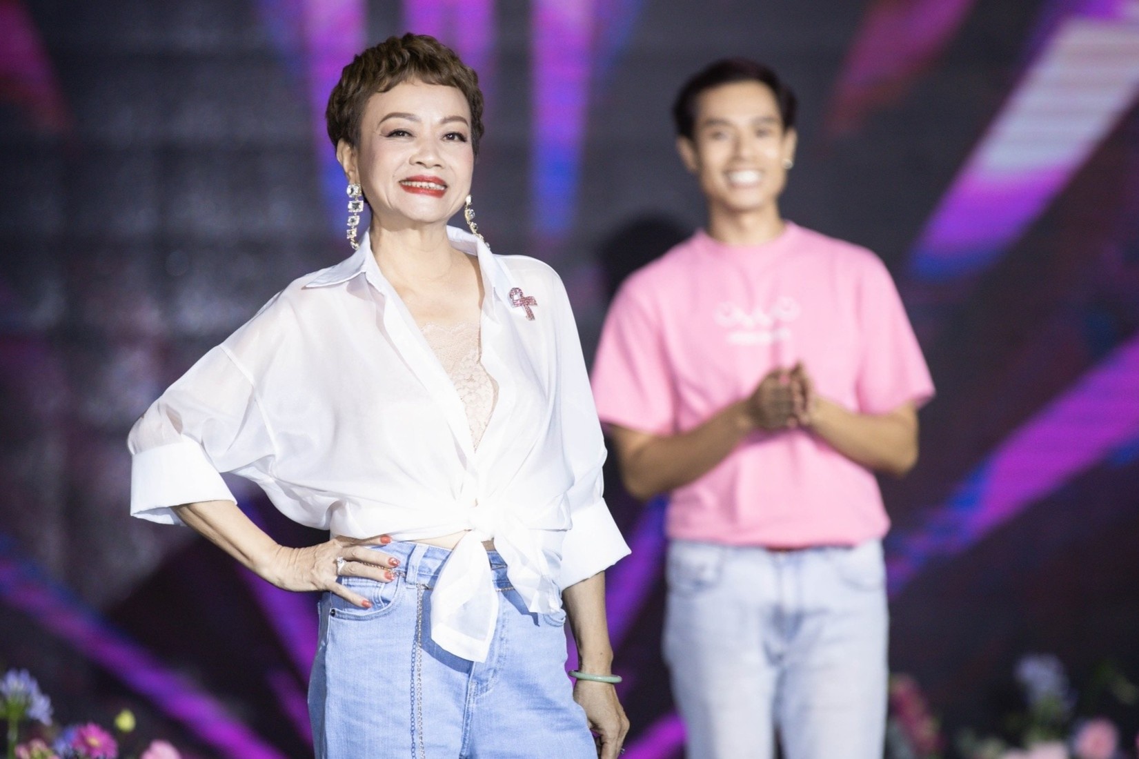 Con trai mo tiem hien toc vi nguoi me mac ung thu hinh anh