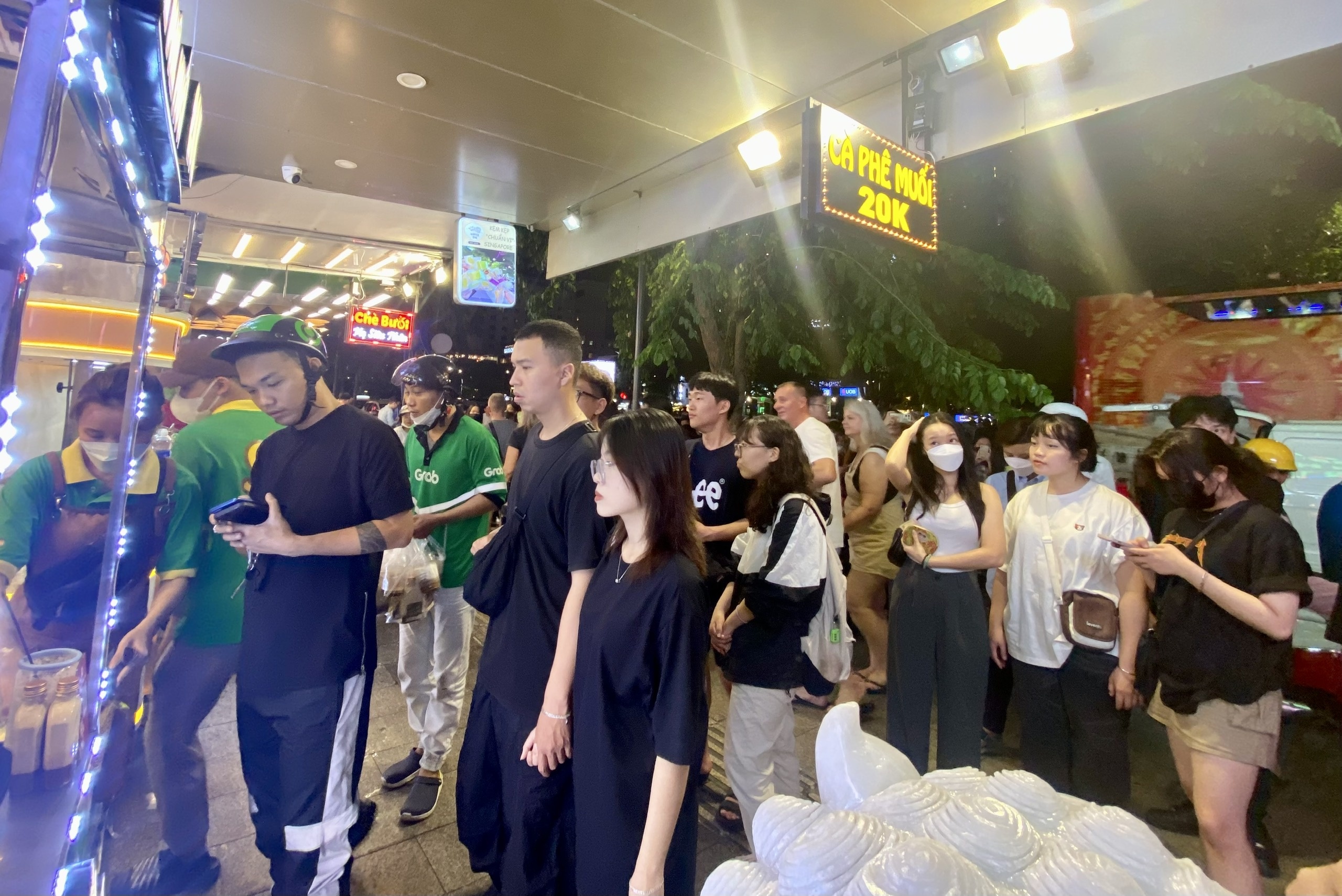 chu Long ca phe anh 3