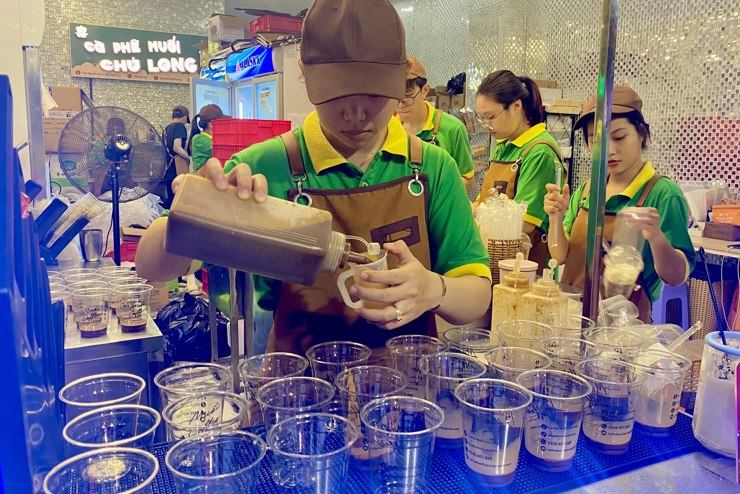 chu Long ca phe anh 2