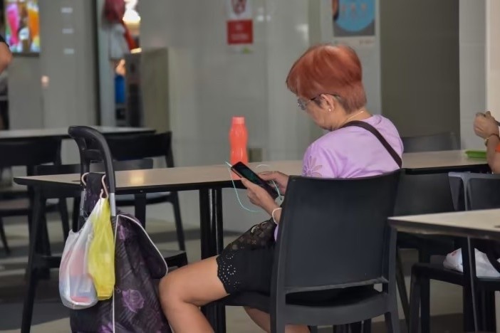 The he khong dam thua nhan minh co don o Singapore hinh anh