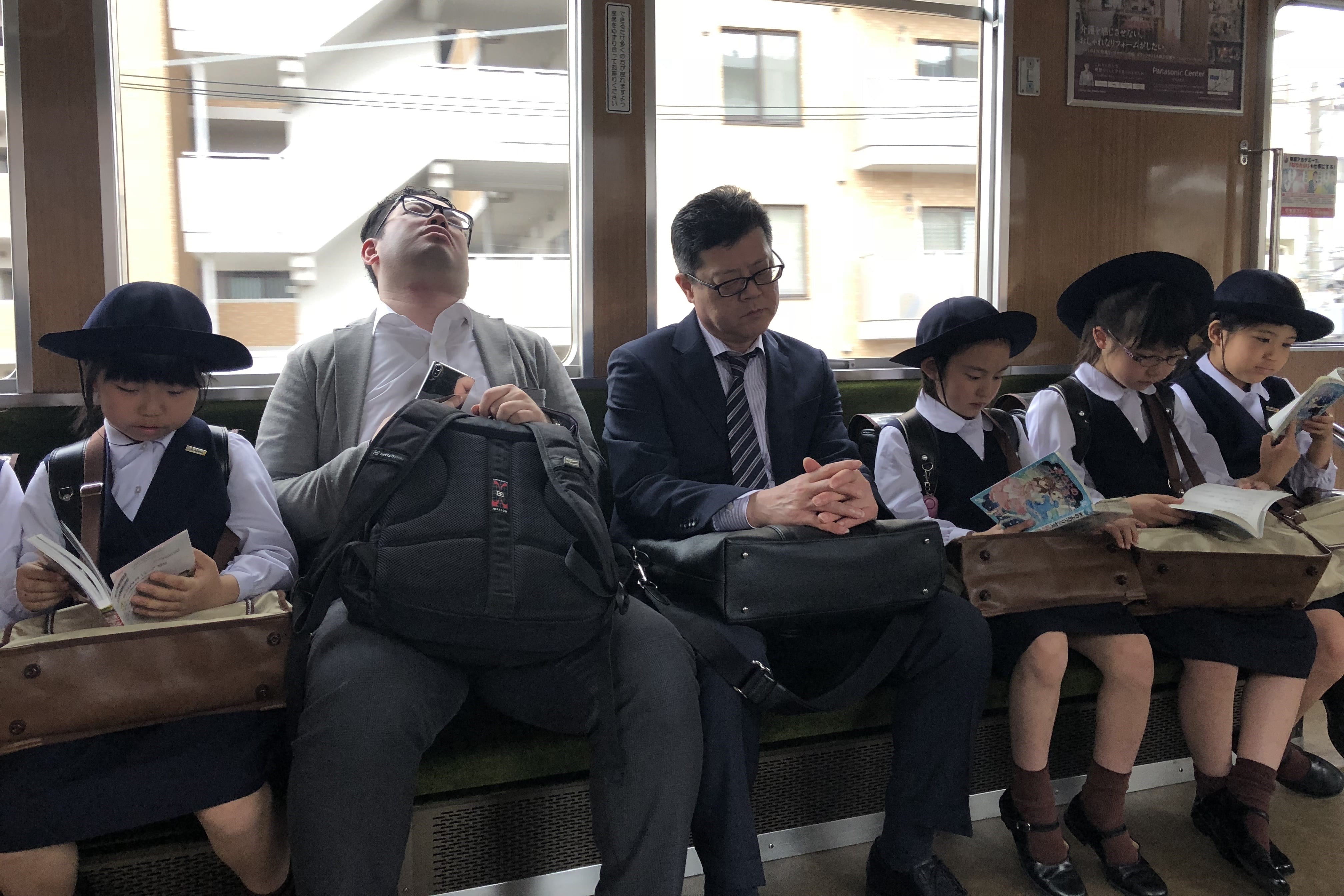 Nguoi lao dong Nhat Ban tim 'nhung dong co xanh hon' hinh anh