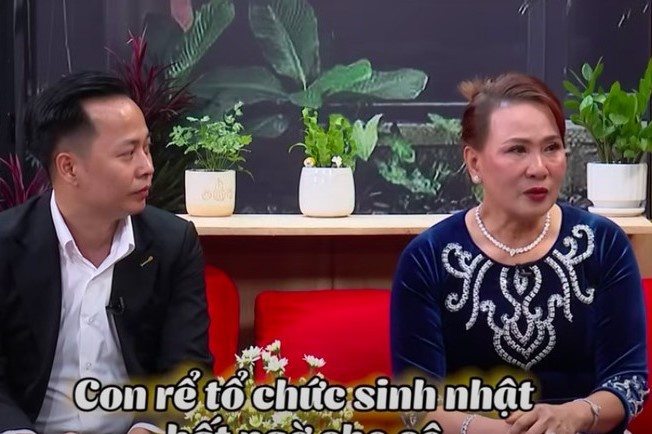 Con re moi me vo ve song chung, tang trang suc tien ty hinh anh