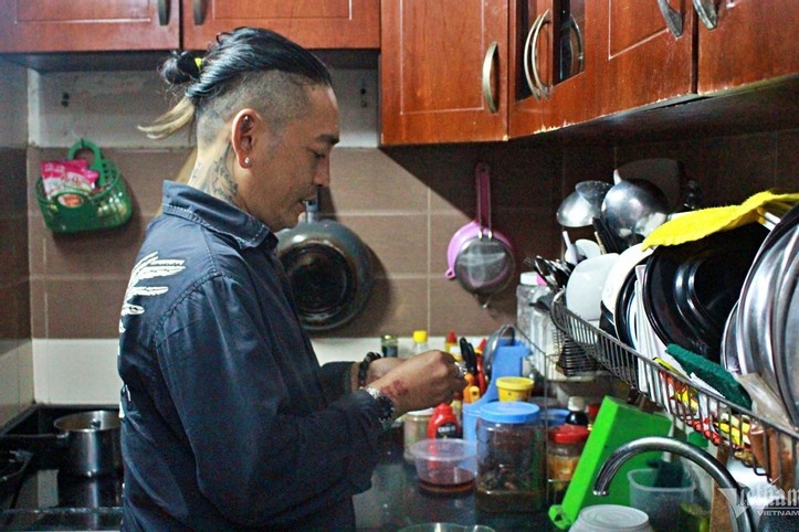 Thay canh me lam trong dem, giang ho quan 1 bat ngo 'gac kiem' hinh anh