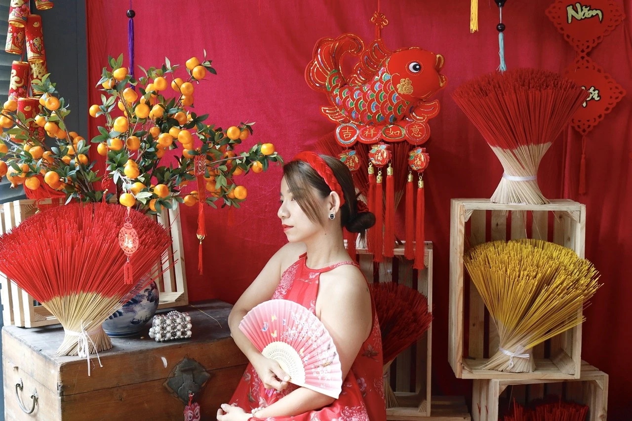 Tu bao gio mau do thanh bieu tuong cua may man vao dip Tet? hinh anh