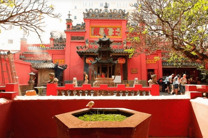 Nhung ngoi chua noi tieng o TP.HCM hinh anh