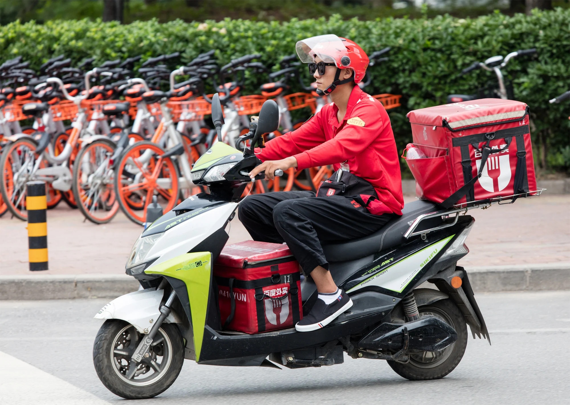 Shipper Trung Quoc bi dam chet 6 ngay sau khi vao nghe hinh anh