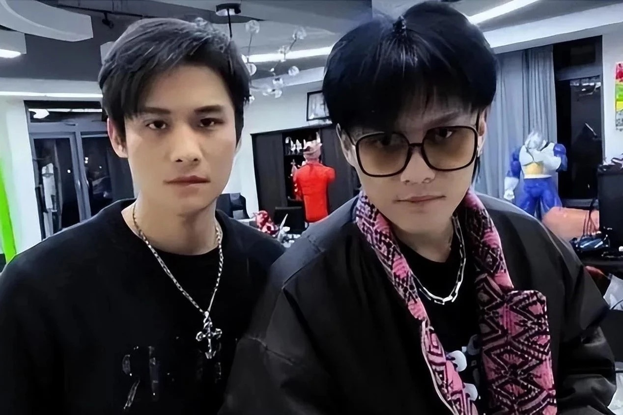 Dinh phot, dan 'chien than livestream' Trung Quoc van kiem bon tien hinh anh