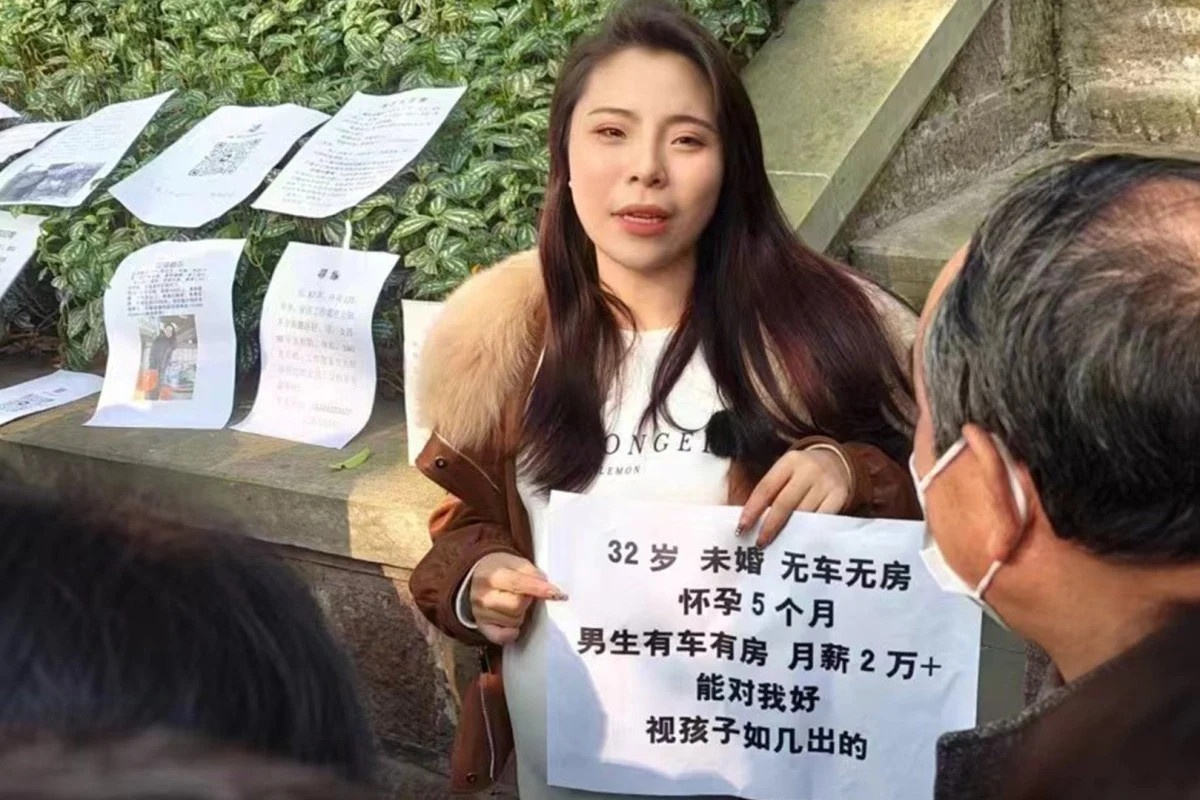 Influencer Trung Quoc gia co bau, cam bang tuyen chong de cau like hinh anh