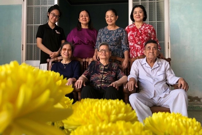 Cu ong U100 ngay ghi lich thi dau, dem keo vong cho vo nam xem bong da hinh anh