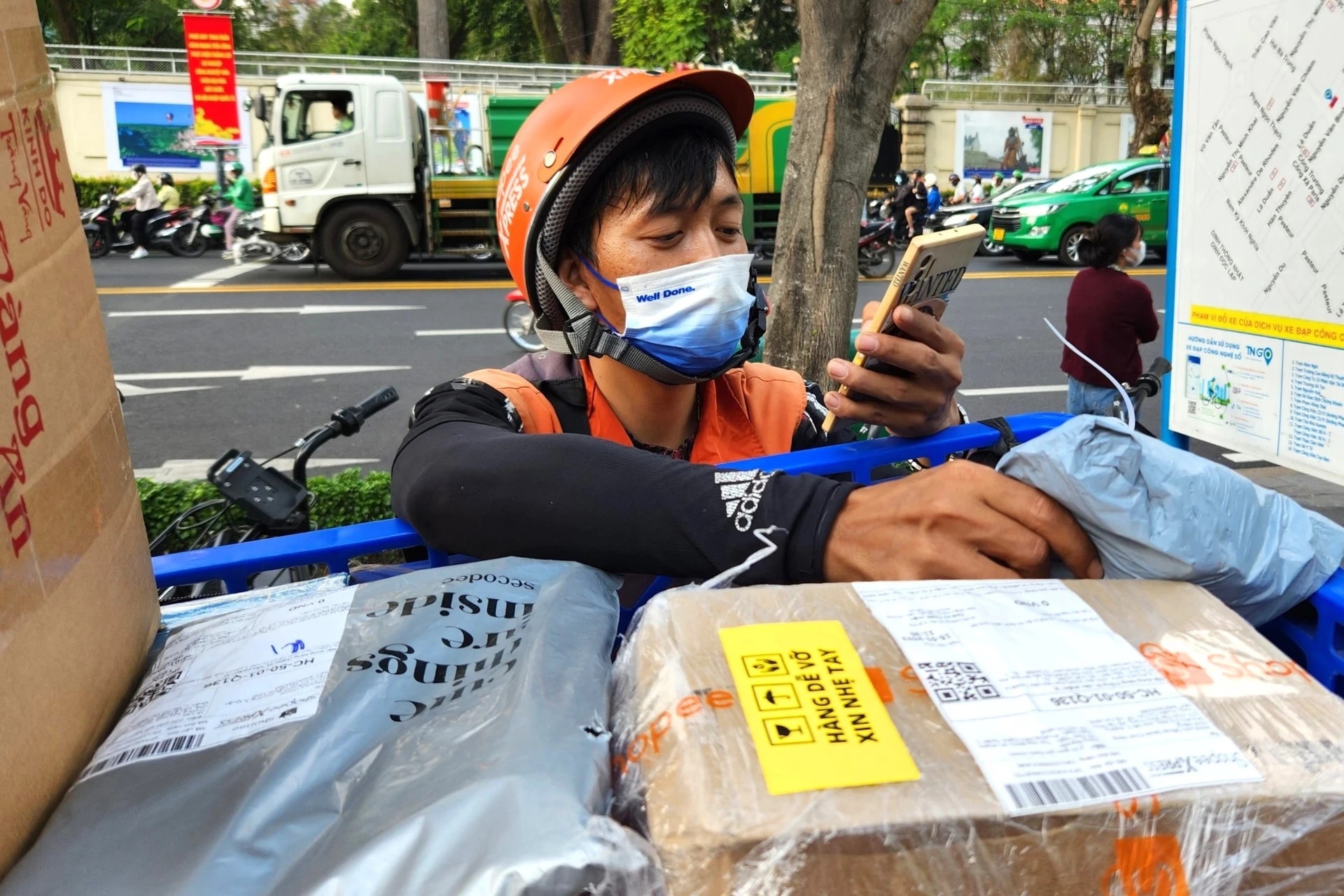 giao hang tiet kiem anh 3