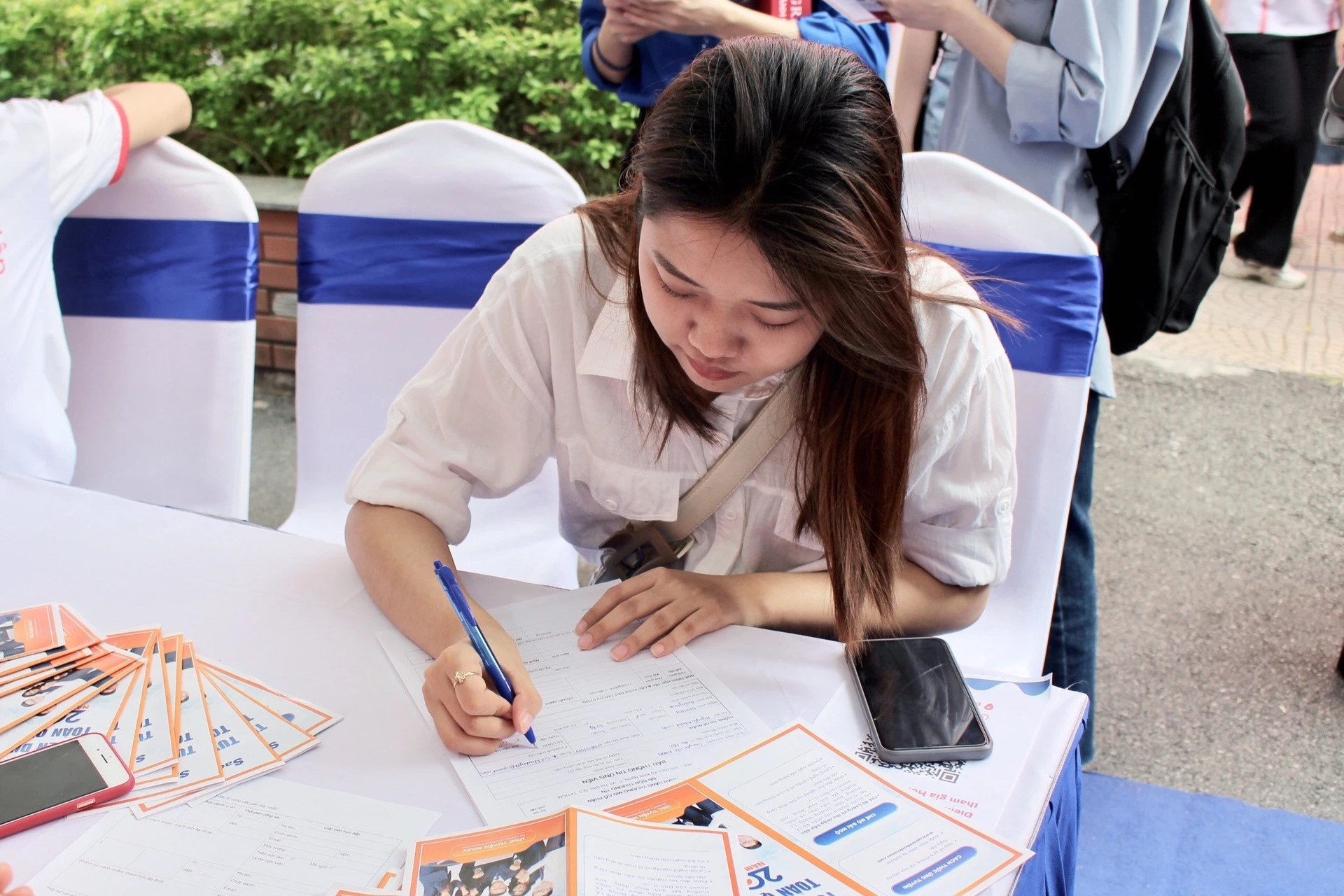 The he 'vo mong' tim viec nhanh hinh anh