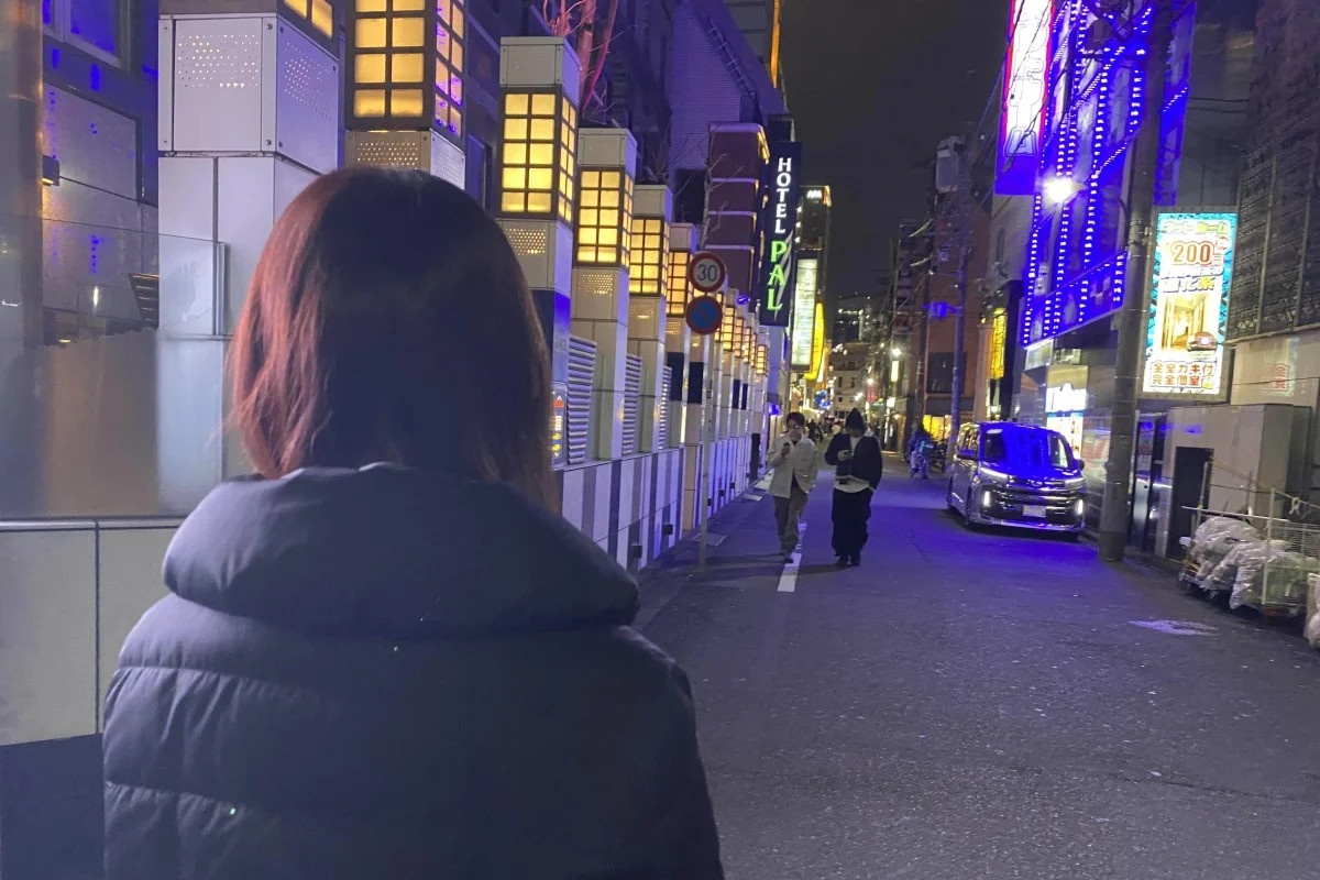 Toi quan bar trai dep phuc vu, co gai Nhat bi lua sang Macau ban dam hinh anh