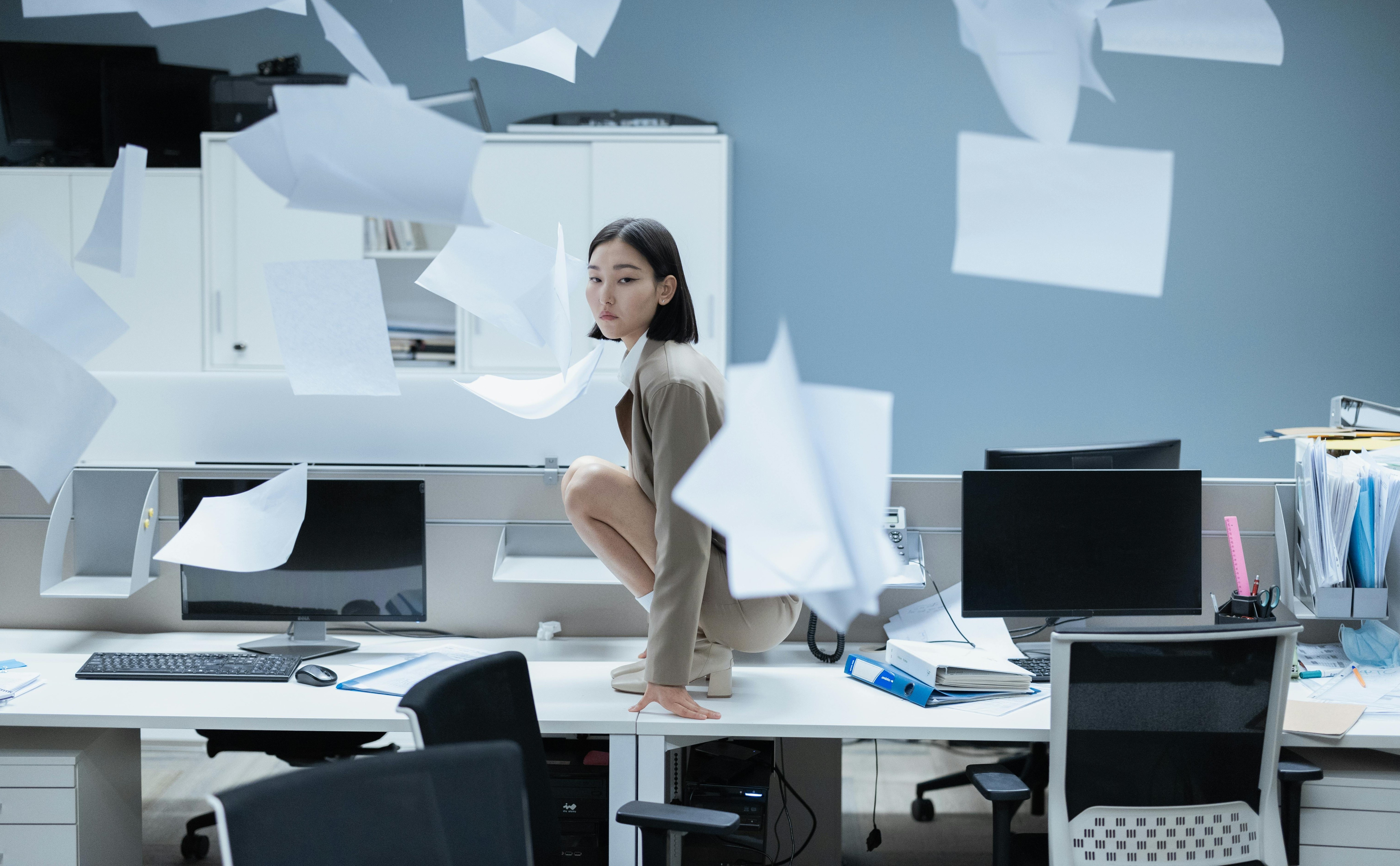 Bo viec luong cao vi muon vua lam vua nghe nhac tron ven hinh anh