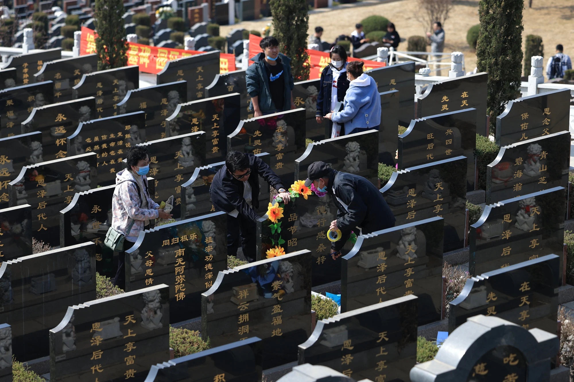 Lenh cam vang ma gay phan no o Trung Quoc hinh anh