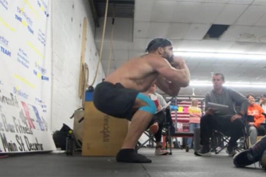 Ky luc the gioi moi - Nguoi dan ong squat 26.100 cai trong 24 gio hinh anh