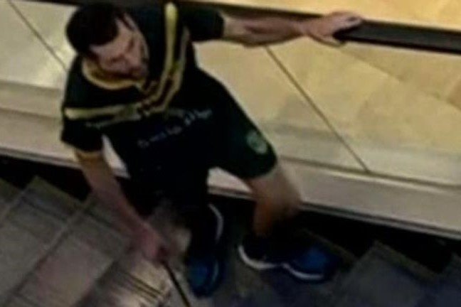 Hinh anh dau tien cua ke tan cong trong trung tam thuong mai o Sydney hinh anh