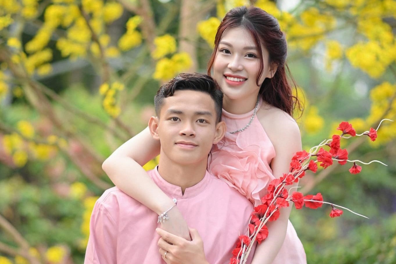 'Nguoi hung' tuyen U23 Viet Nam cuoi vo nam 20 tuoi hinh anh