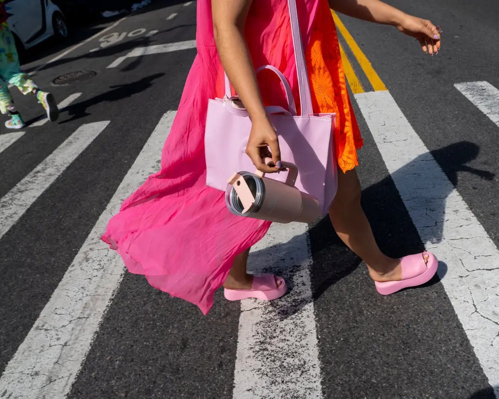 Mua hang online the nao khi Influencer 'an tien bat chap' hinh anh