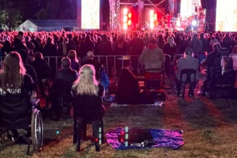 Buc anh gay phan no hinh anh