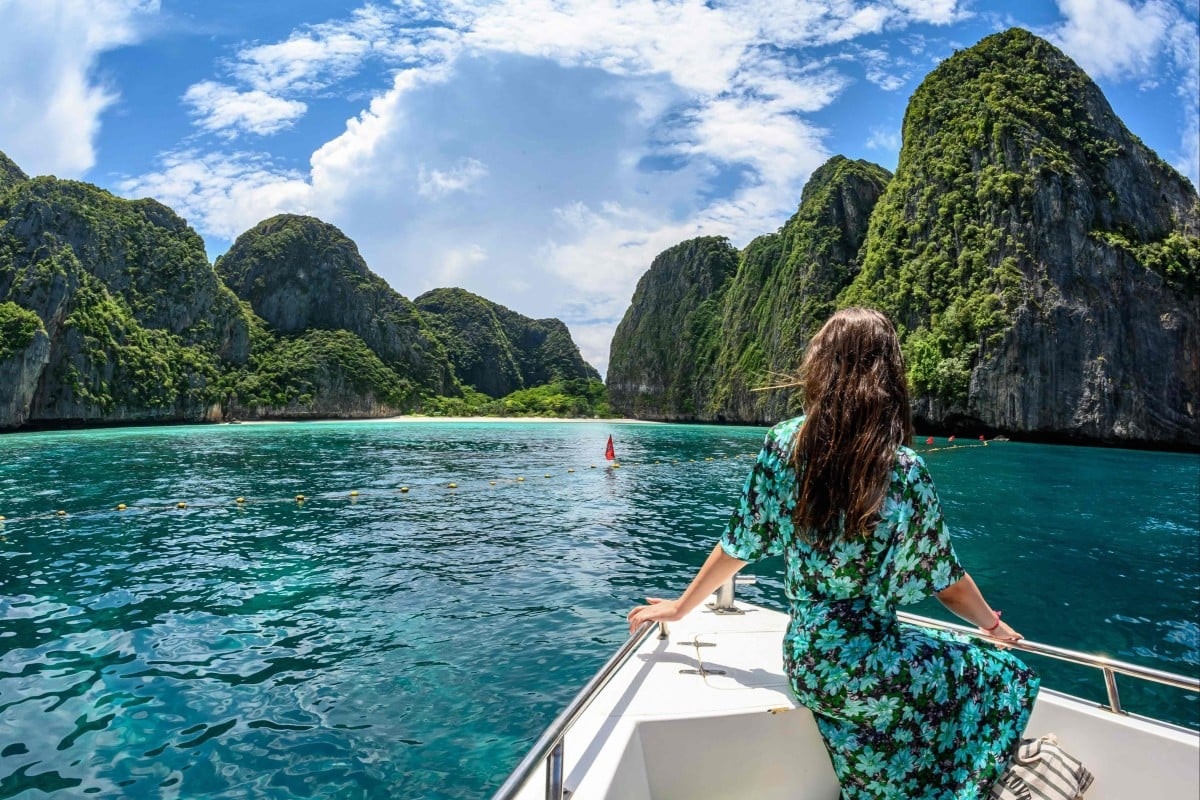 Voi nuoc ngung chay tren hon dao nghi mat Thai Lan giua nang han hinh anh