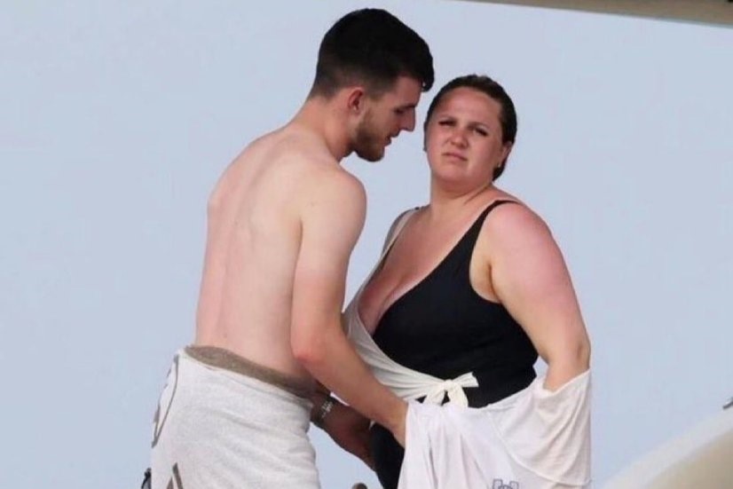 Thay gi tu vu ban gai tien ve Arsenal bi miet thi ngoai hinh hinh anh