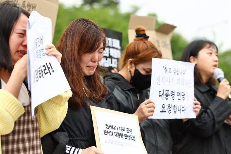 Mat trang ca gia tai khi thue 'can nha mien phi' hinh anh