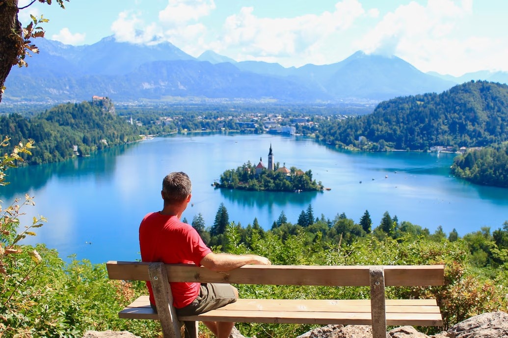 Nhung trieu phu tre vo mong vi nghi huu som hinh anh