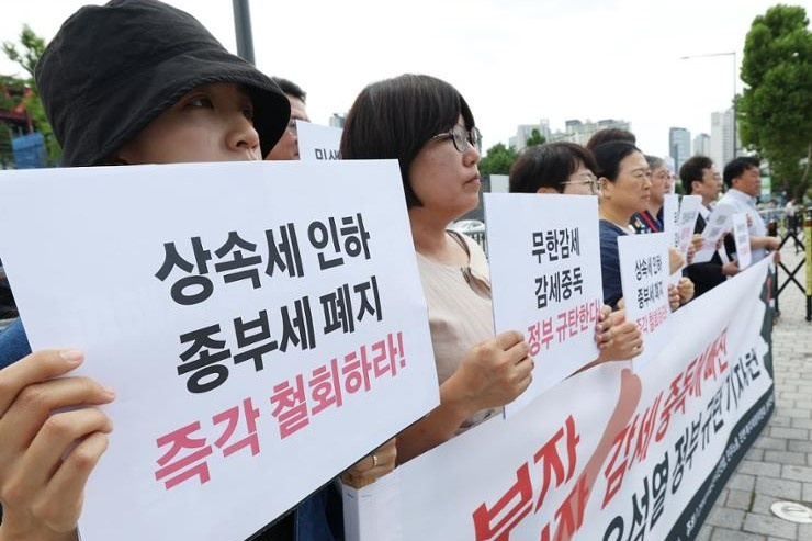 Gioi trung luu Han Quoc vat lon voi thue thua ke hinh anh