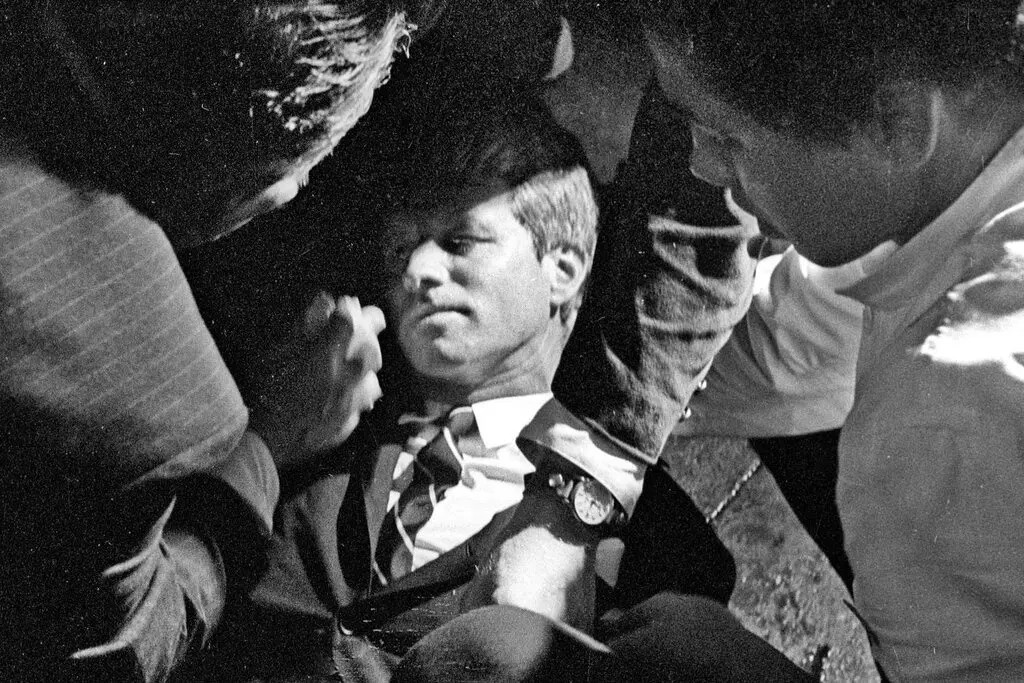 Vu ong Trump bi am sat hut goi lai ky uc den toi o nuoc My hinh anh