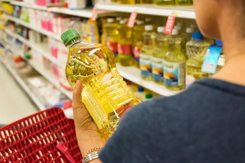 Dan Trung Quoc dai luc sang Hong Kong mua dau an sau be boi xe bon hinh anh