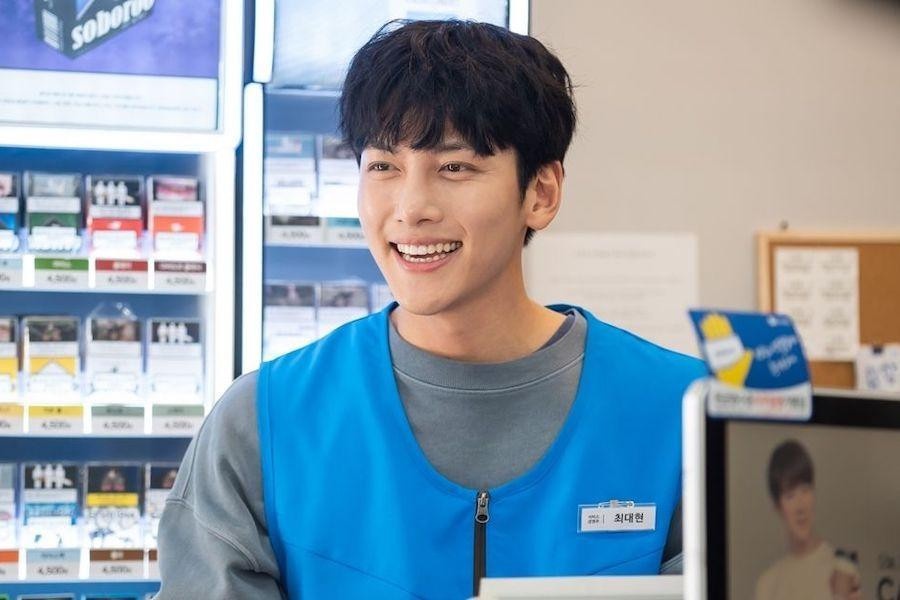 Dieu ky dieu ben trong cua hang tien loi o Han Quoc hinh anh