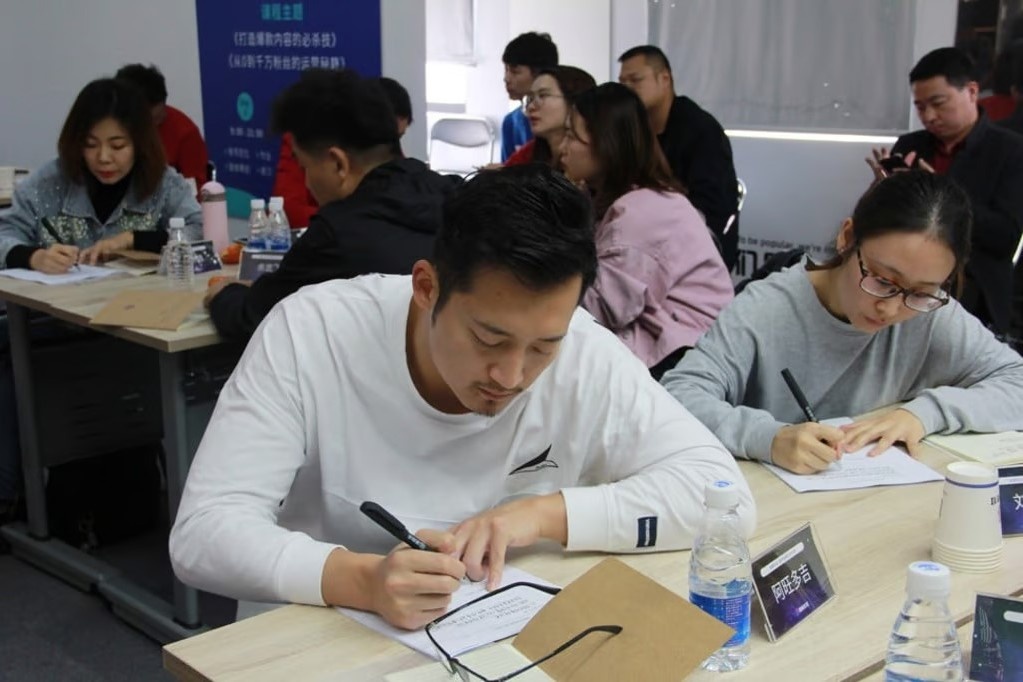 Ma tran 'bac thay chua lanh, trieu hoi tinh yeu' tren mang xa hoi hinh anh