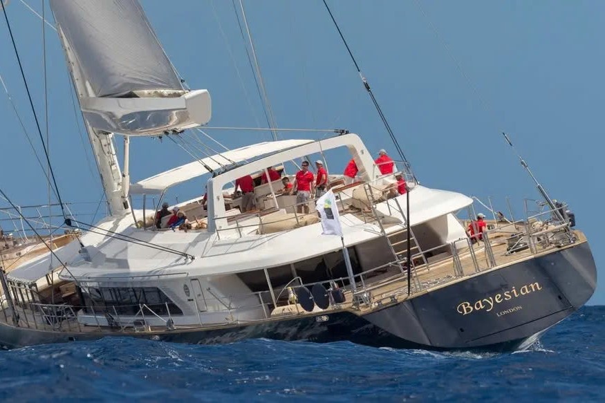 Voi rong nhan chim sieu du thuyen trong 60 giay? hinh anh