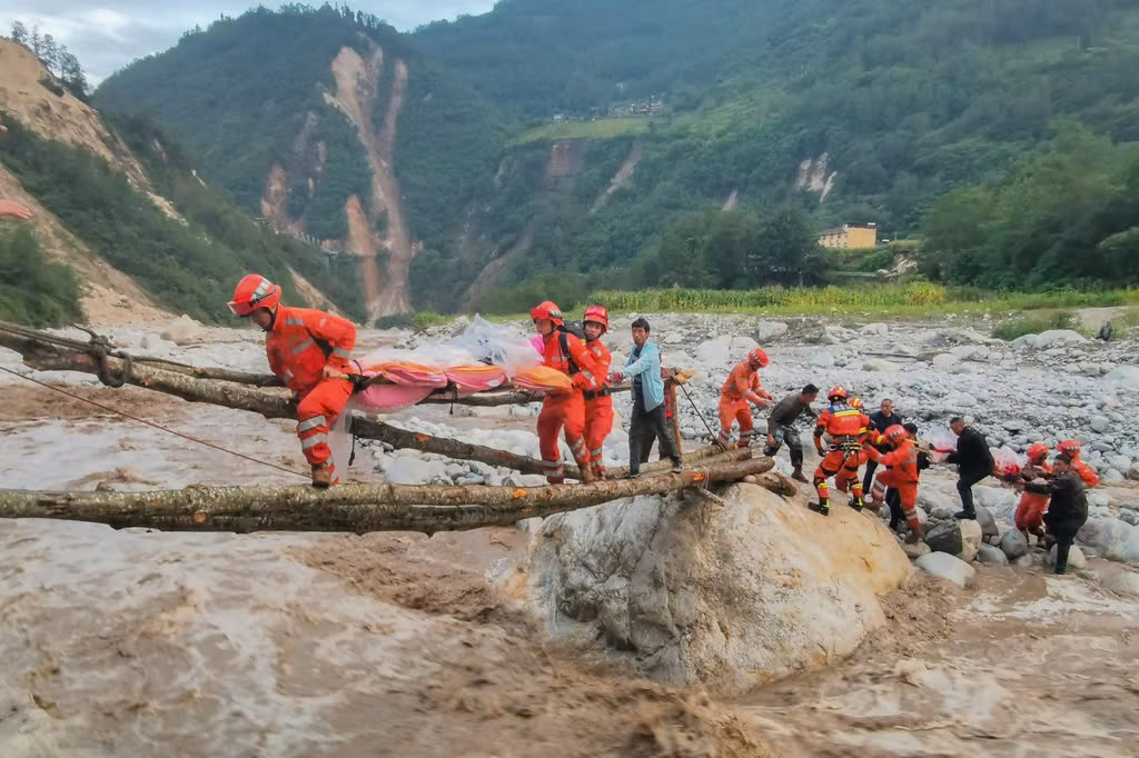 chan lo dap vung lu anh 1