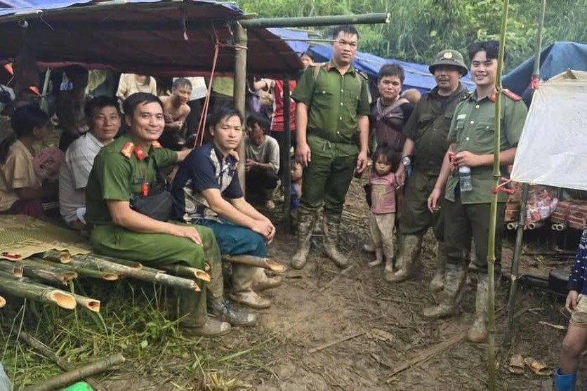 Vet nut 20 cm va truong ban 9x dua 115 nguoi len nui lanh nan hinh anh