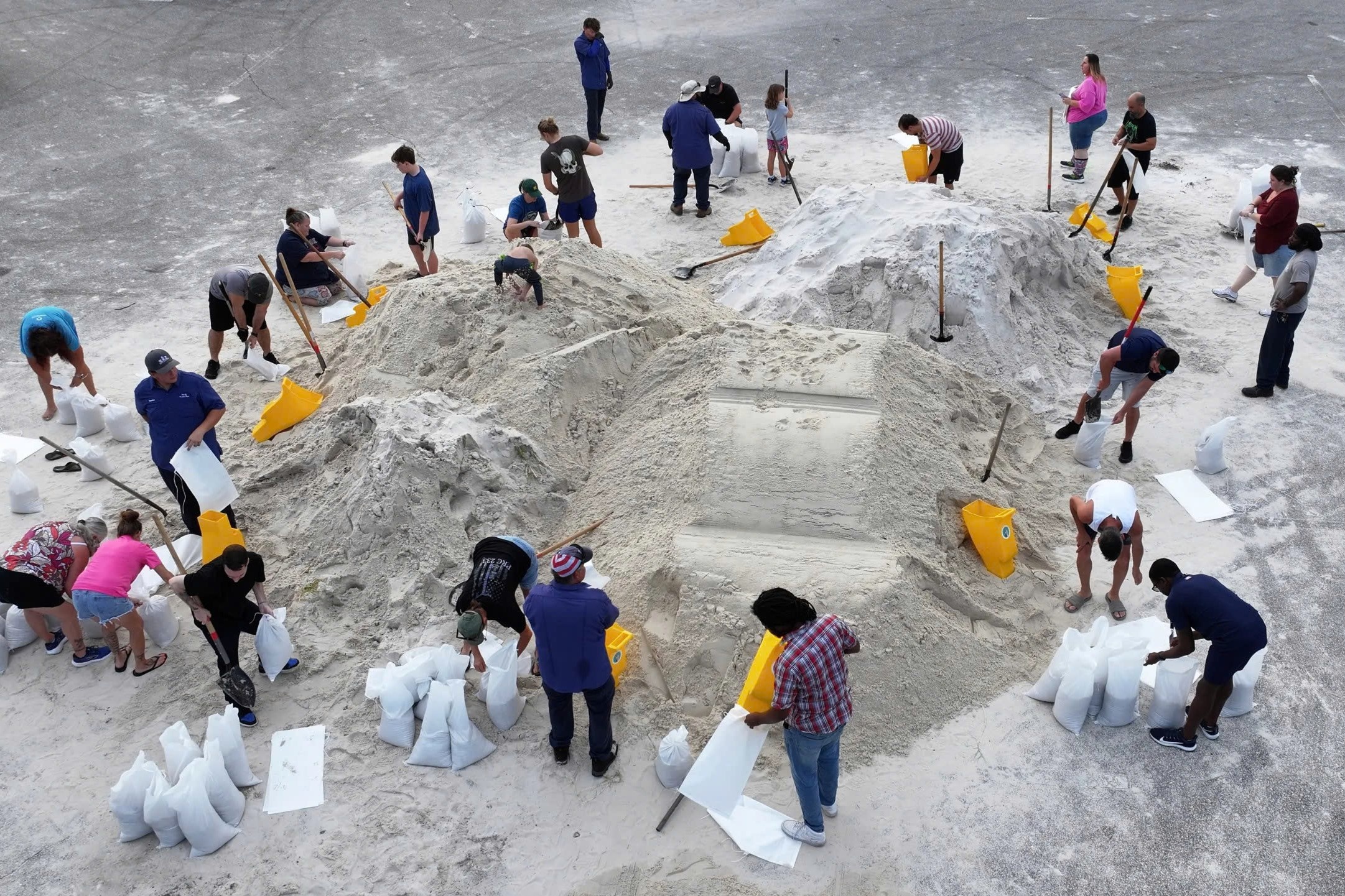 Thanh pho o My gap rut chuan bi ung pho con bao lon nhat lich su hinh anh