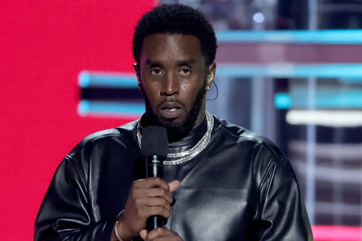 Clip khieu dam cua Diddy va sao hang A dang bi rao ban hinh anh