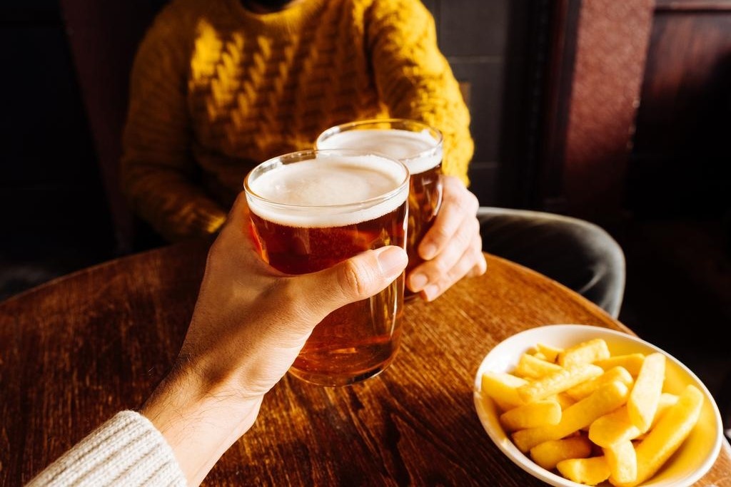 Gia ly bia khien nguoi Australia sung sot hinh anh