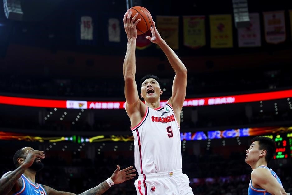 Ngoi sao bong ro Trung Quoc vuong be boi tinh duc hinh anh