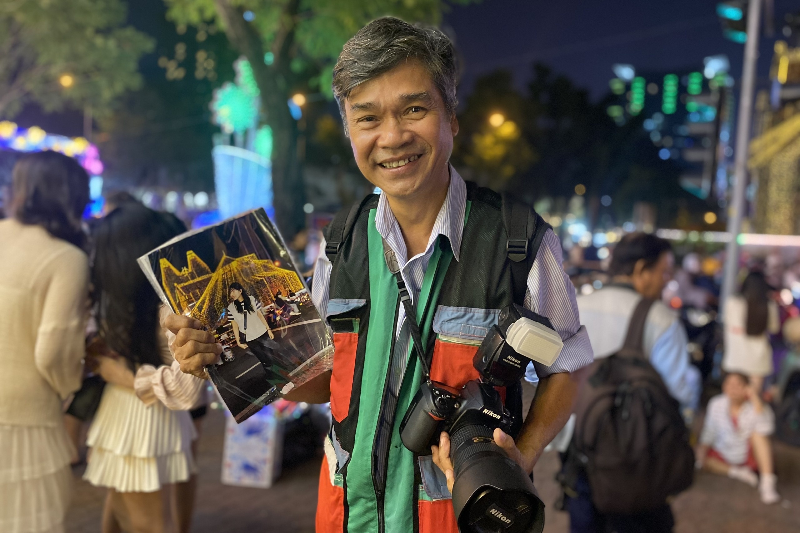 Nghe bat ngo 'hoi sinh' giua trung tam TP.HCM mua Giang sinh hinh anh