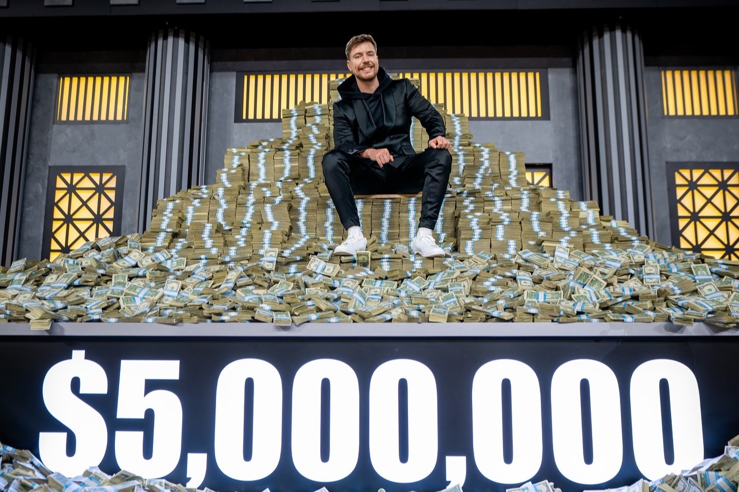 Thong diep bat thuong ve tien trong game show cua MrBeast hinh anh