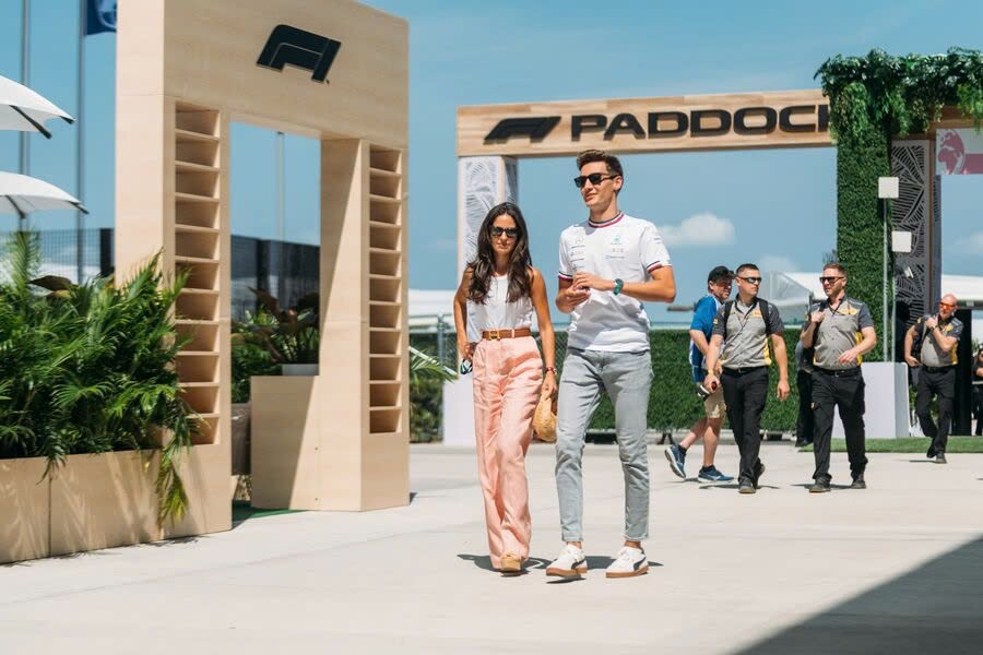 Fan chi bon tien de vao 'thanh dia' cua duong dua F1 hinh anh