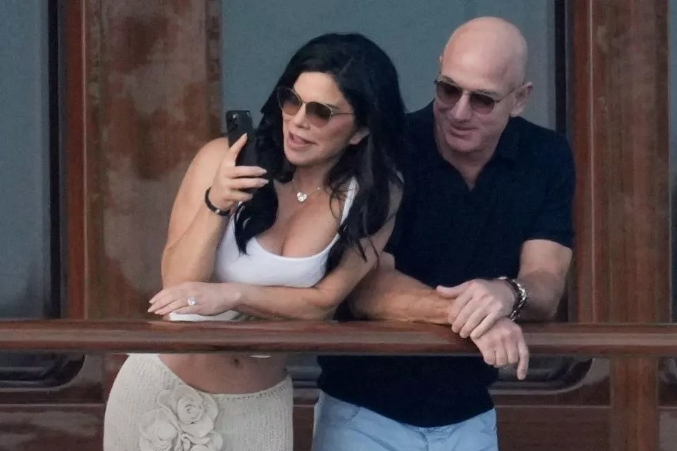 Diem hen bi mat cua nhung nguoi giau nhat the gioi dip cuoi nam hinh anh