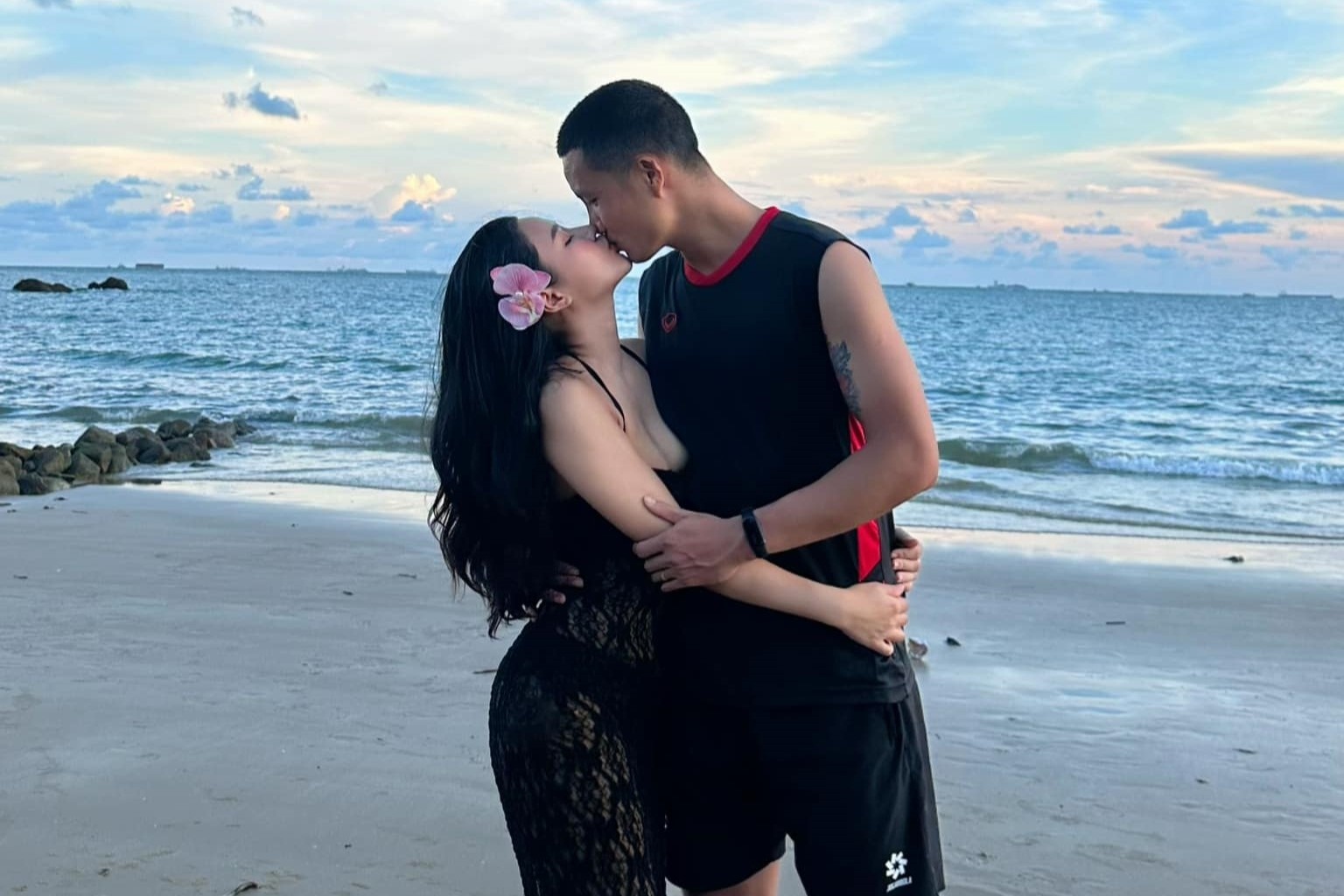 Gia dinh nho hanh phuc cua thu mon Dinh Trieu hinh anh