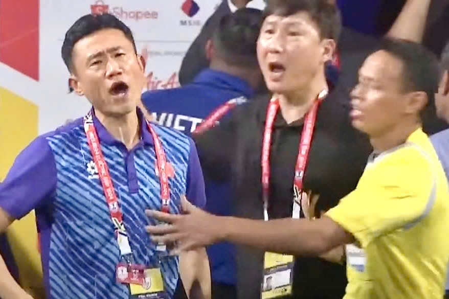 Phan ung cua HLV Kim Sang-sik khi Xuan Son bi tu choi ban thang hinh anh