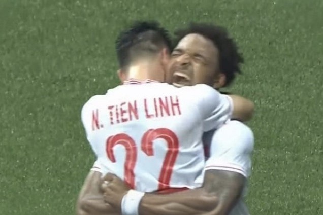 Man be dong doi an mung cua Xuan Son gay sot hinh anh