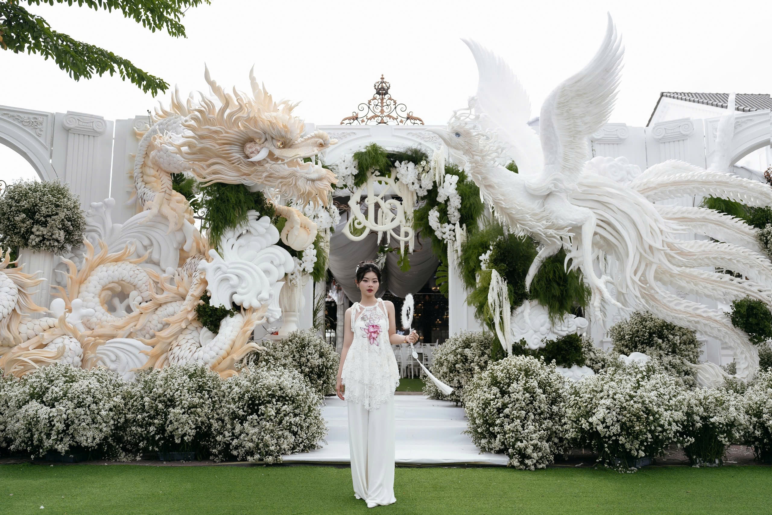 Rap cuoi rong phung hon nua ty dong cua dai gia mien Tay gay sot hinh anh