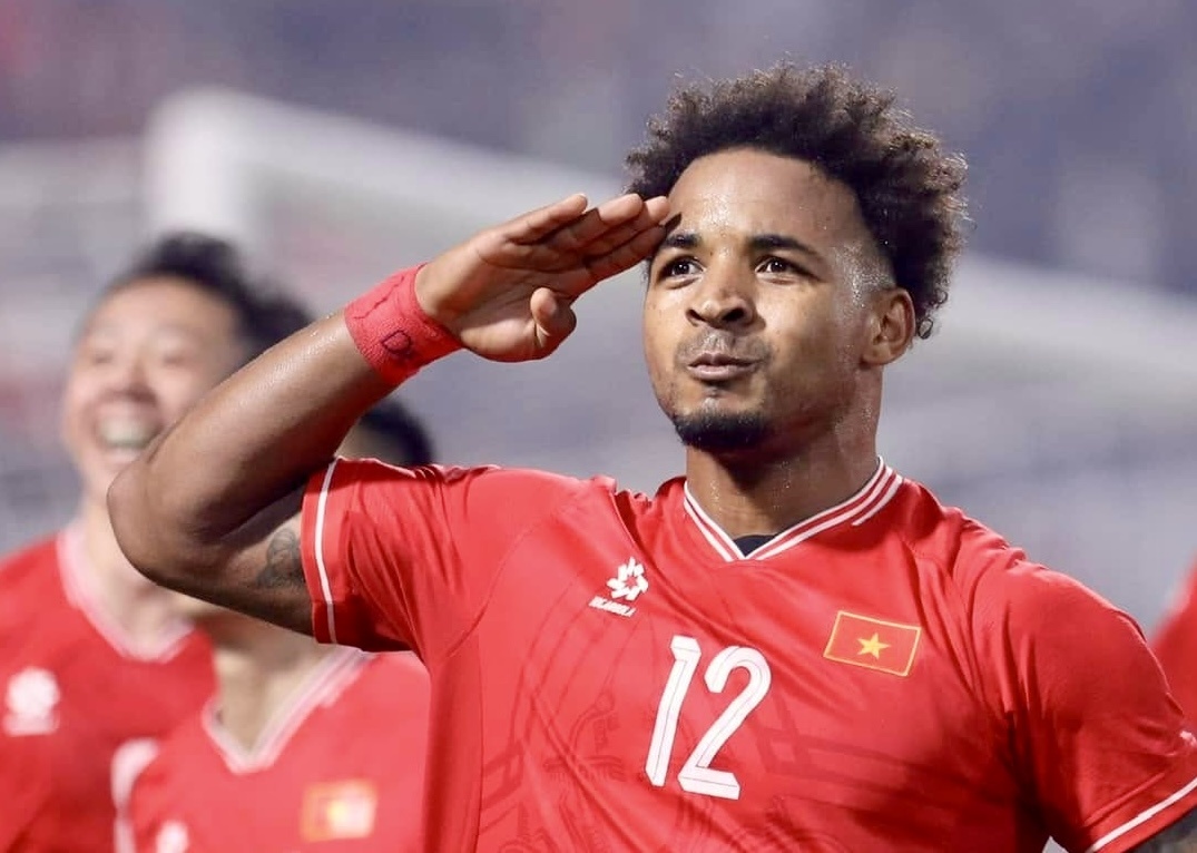 Dong tac an mung 'dam chat Viet' cua Xuan Son hinh anh