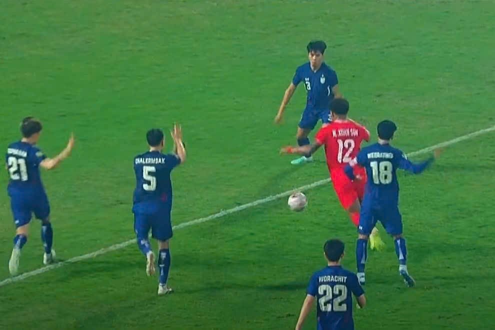 Khoanh khac Xuan Son 'khieu vu giua bay soi' hinh anh